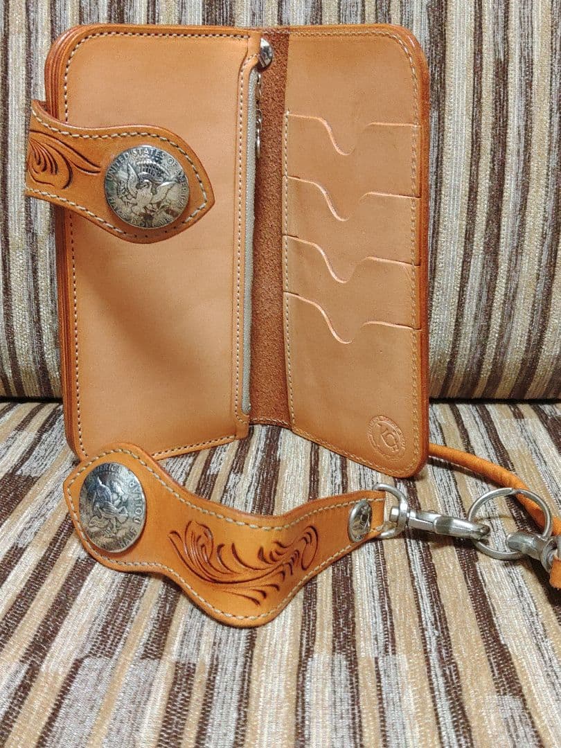 美品】KC.sケイシーズライダースウォレット長財布 彫刻入り 40260円