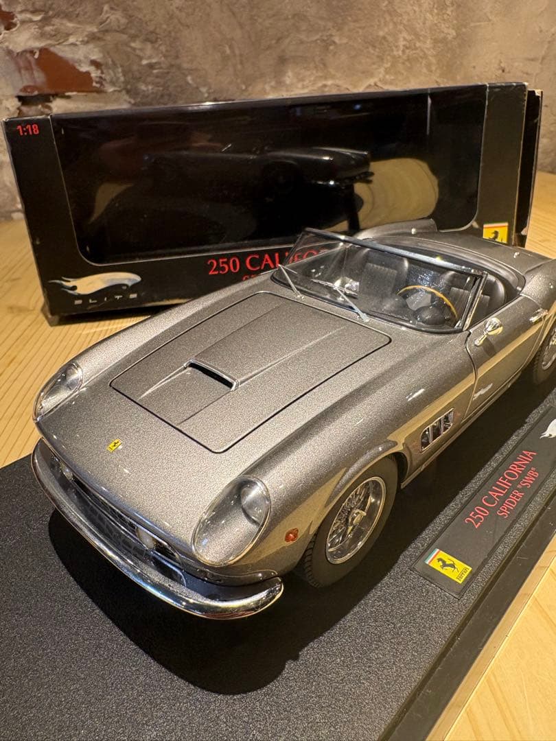 マテルエリート1/18フェラーリ250カリフォルニアスパイダーSWB マテルエリート1/18フェラーリ250カリフォルニアスパイダーSWB - メルカリ
