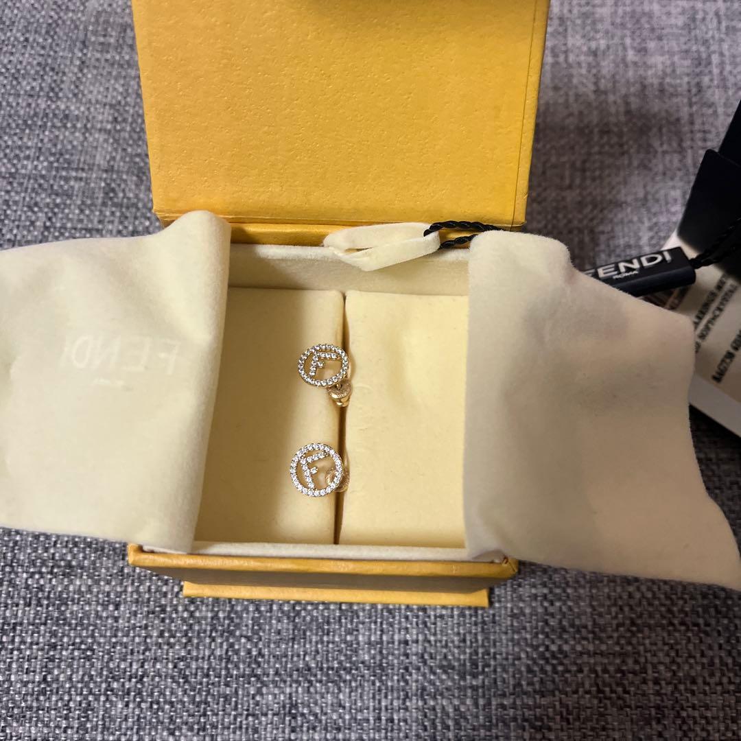 FENDI ラウンド型　ピアス　　ショッパー付き 楽天市場】FENDI フェンディ アクセサリー フォーエバー ピアス 8AK916