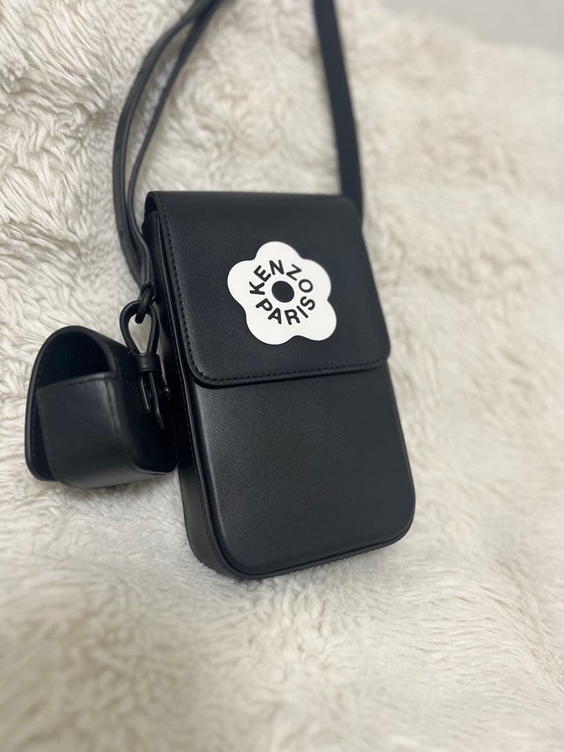 KENZO ショルダーバッグほぼ未使用定価38,500円が13000円 KENZO（ケンゾー） ショルダーバッグ 「KENZO/ケンゾー」POUCH ON