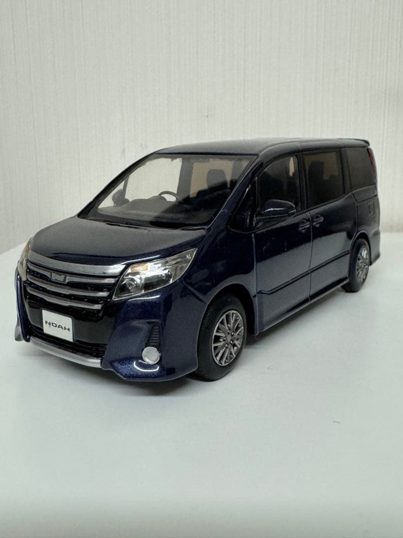 トヨタ NOAH ノア　カラーサンプル　ミニカー Amazon | 1/30 トヨタ ノア ハイブリッド 80 後期 NOAH 非売品 カラー