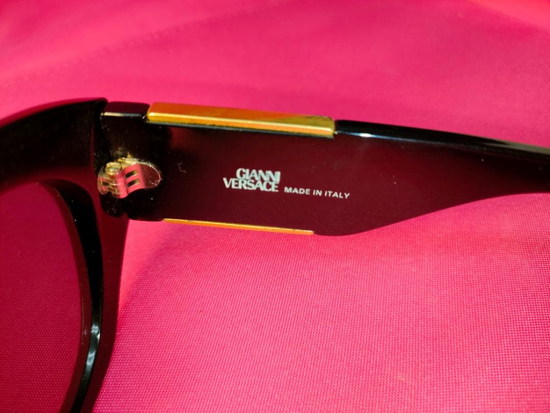 ジャンニヴェルサーチ サイドメデューサ サングラス - メルカリ