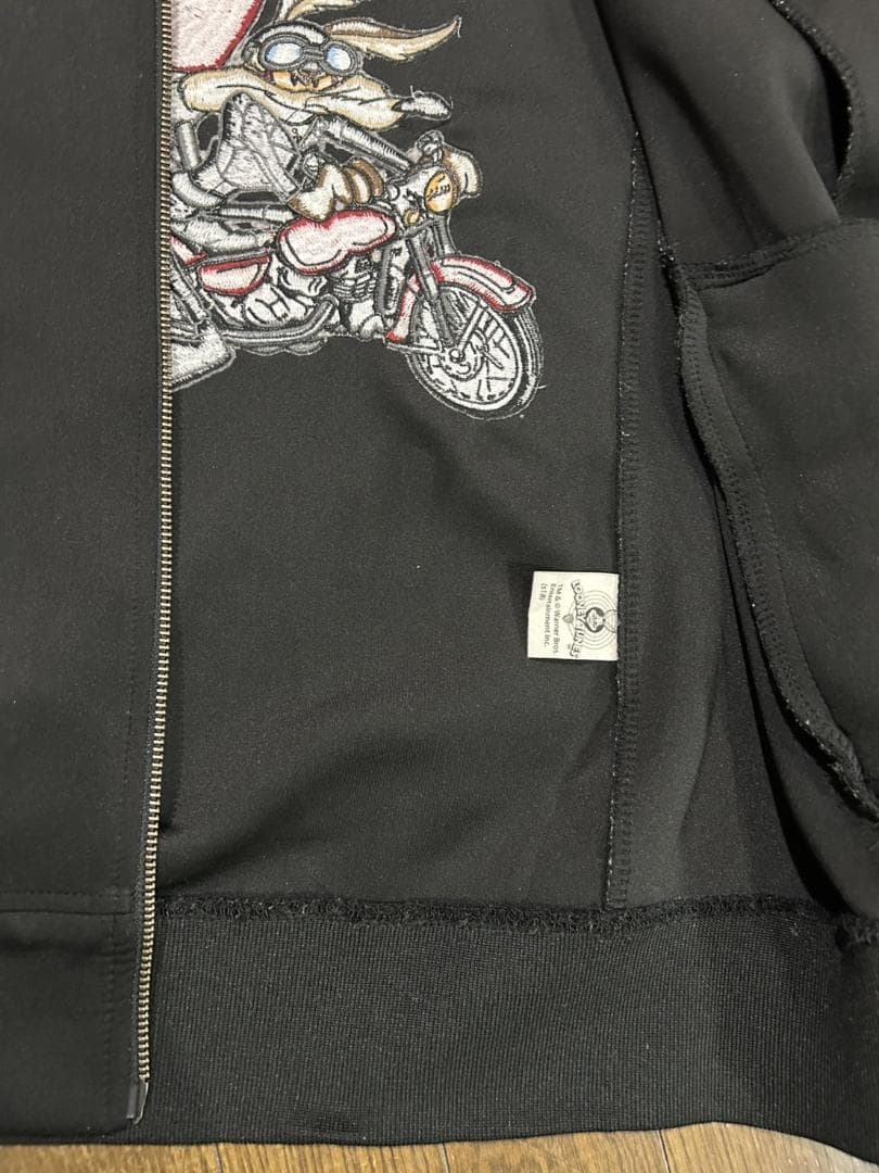 vanson×ルーニー テューンズ 刺繍トラック フード ジャケット M - メルカリ