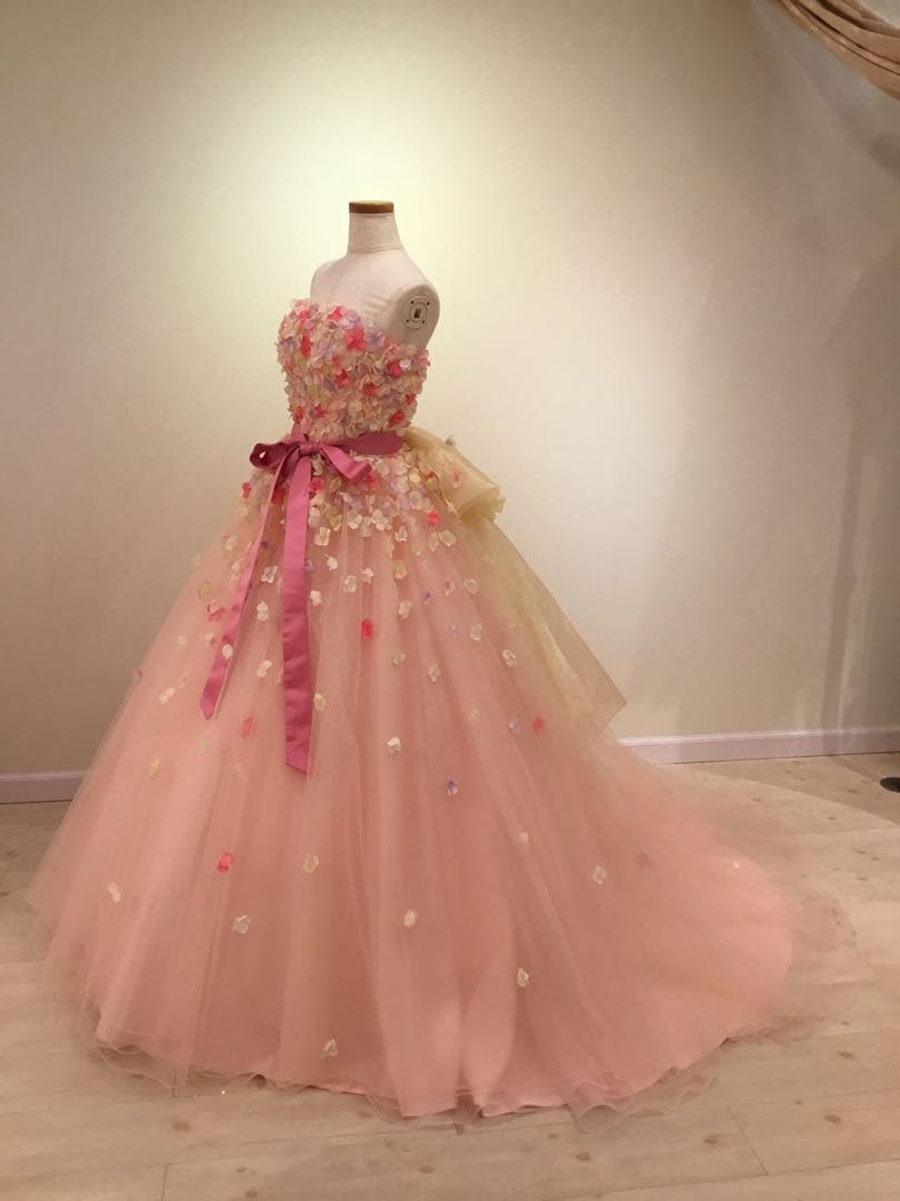 YNS WEDDINGフラワー装飾 ピーチピンク チュールドレス - メルカリ