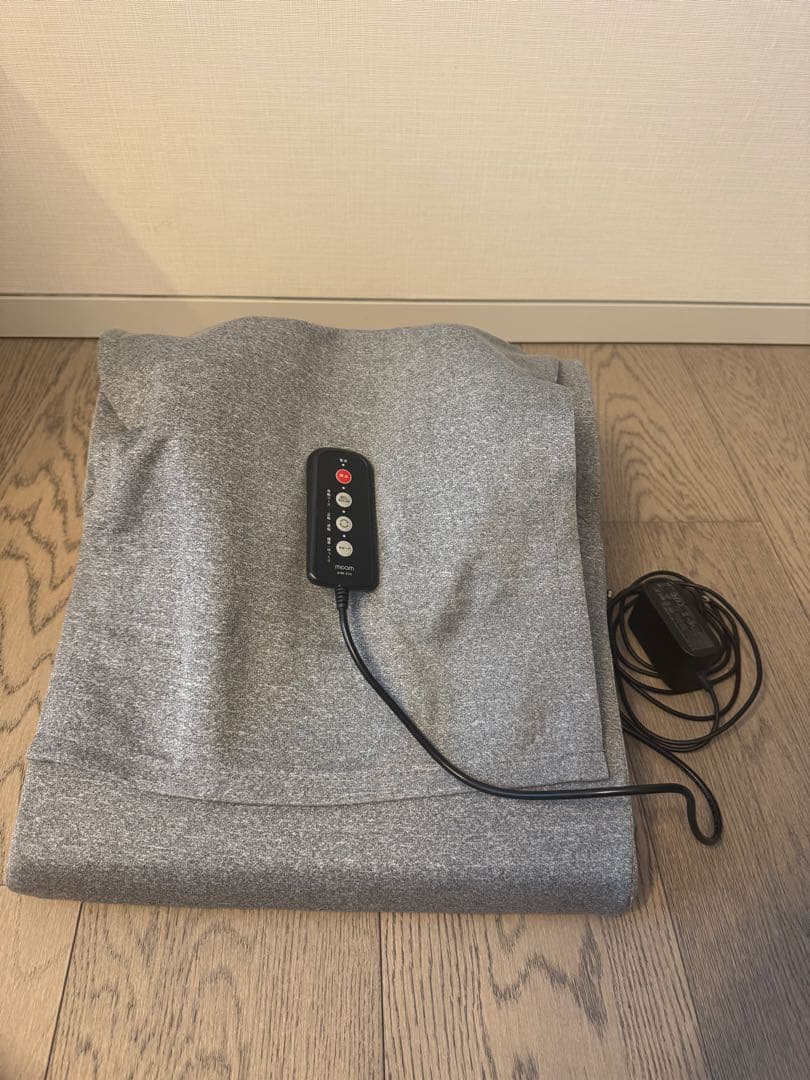 ディノス　モームピロー　リモコン付きマッサージクッション グレー ディノス モームピロー リモコン付きマッサージクッション グレー