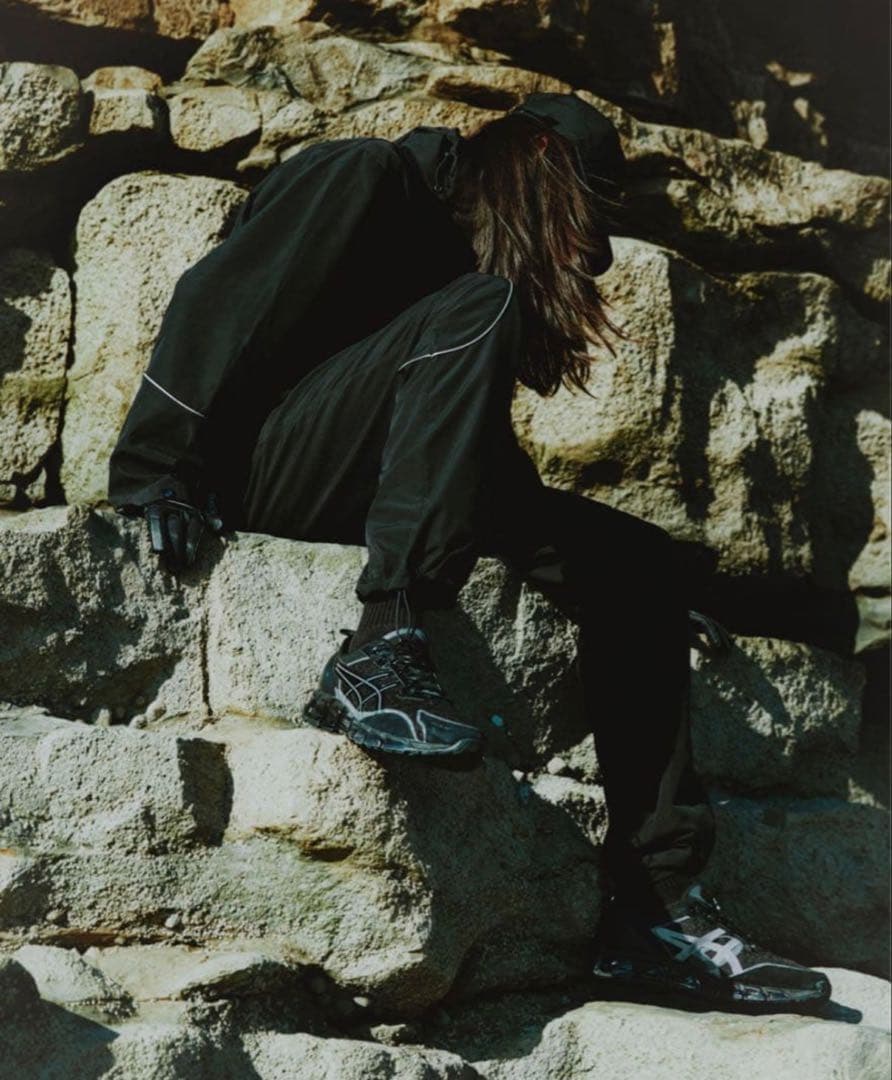 asics × NULABEL コラボ テックパンツ ASICS、東京発ブランドNULABEL CM1Y0K42とのコラボコレクション発売