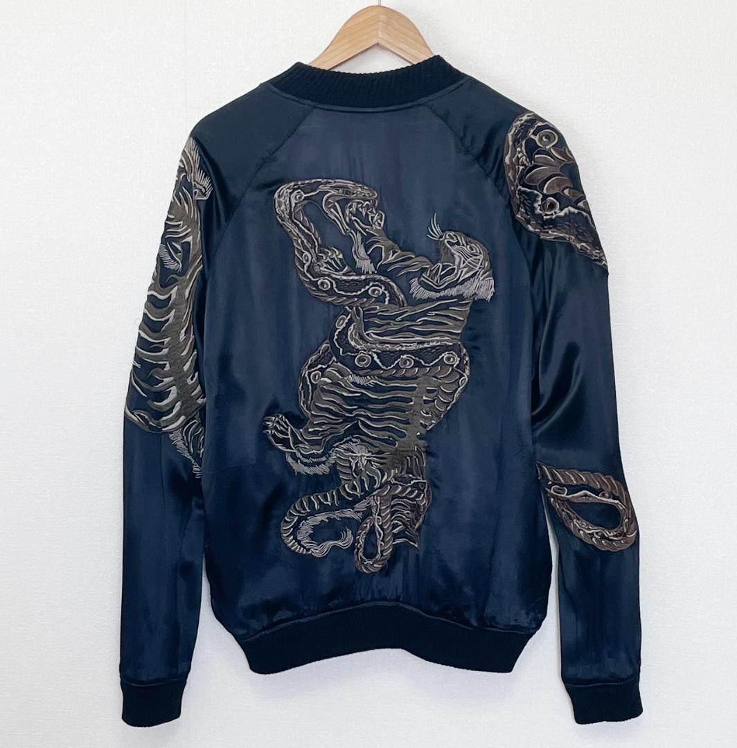 AVIREX 名作 SNAKE VS TIGER リバーシブルスカジャン 蛇虎鷹 - メルカリ