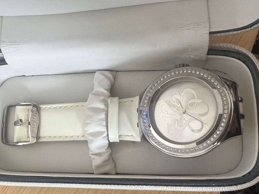 Swarovski ホワイトレザーバンド時計