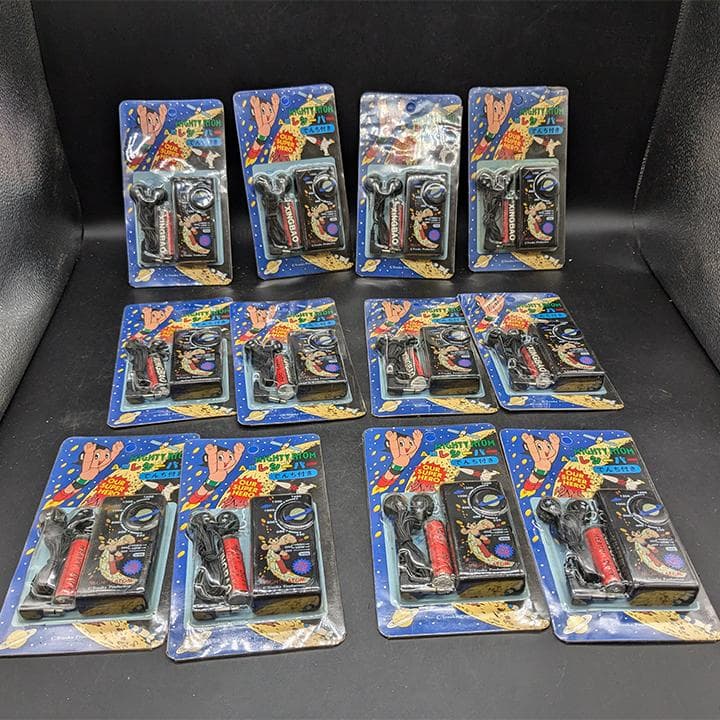 J54 サンリオ SANRIO AMラジオ 鉄腕アトム レトロ 電池式 希少品 J54