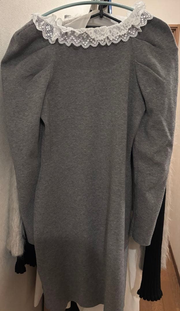 ウサギオンライン限定商品】SNIDEL フリルネックニットワンピース