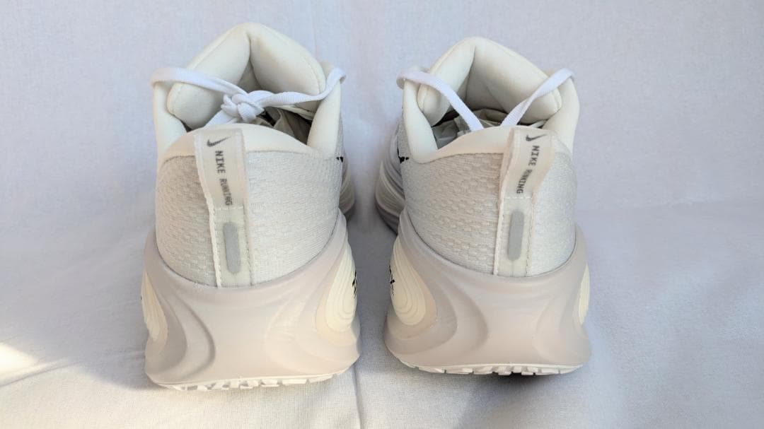 【美品】ナイキズームボメロプラス 白 26.5cm