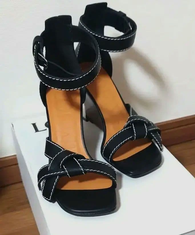 新品　ロエベ　最終値下げ　LOEWE　アナグラム　 ゲートサンダル　37サイズ 新品 ロエベ 最終値下げ LOEWE アナグラム ゲートサンダル 37サイズ