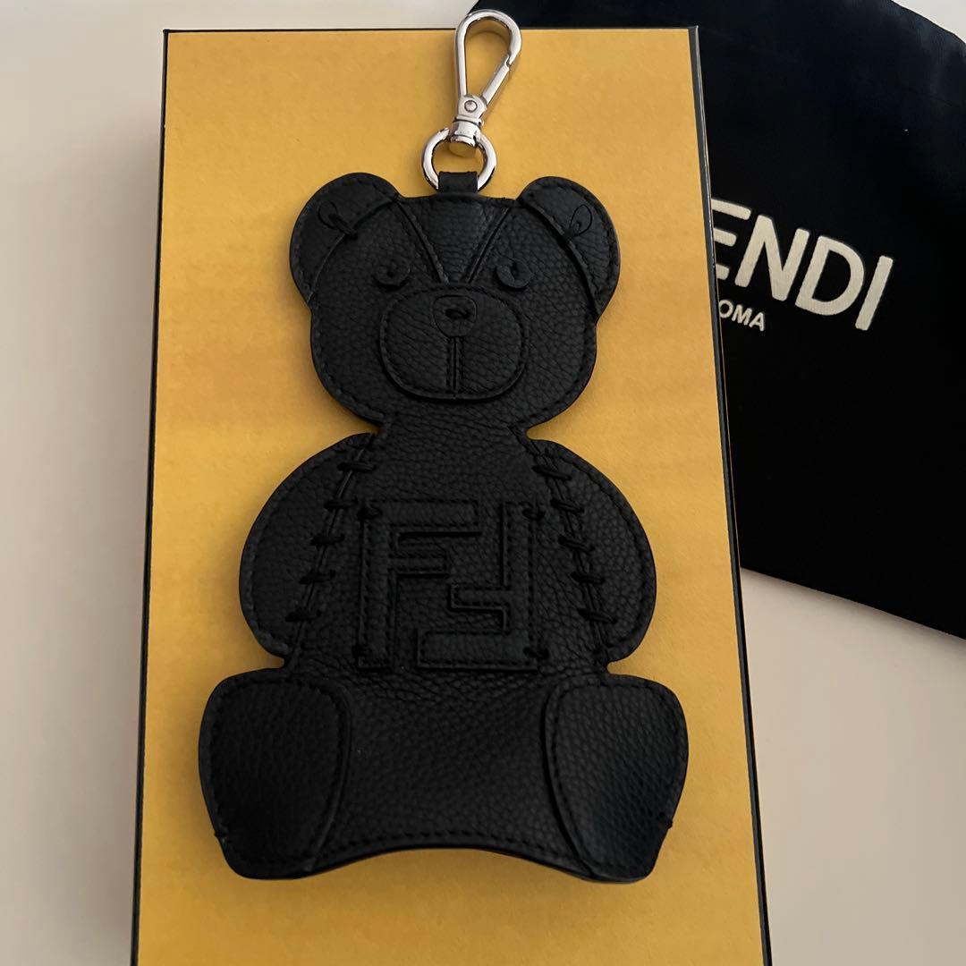 FENDI クマ型レザーキーホルダー - メルカリ
