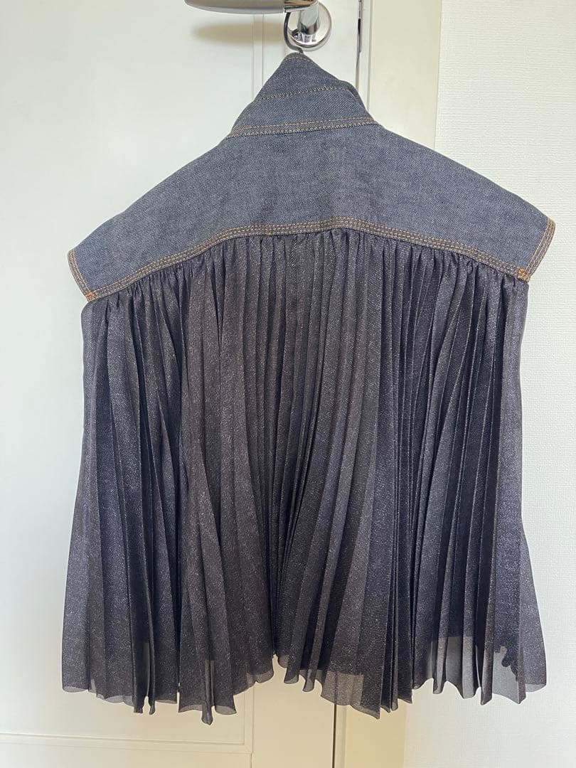 大幅値下げです。『サカイ』デニムジャケット ノースリーブ プリーツ