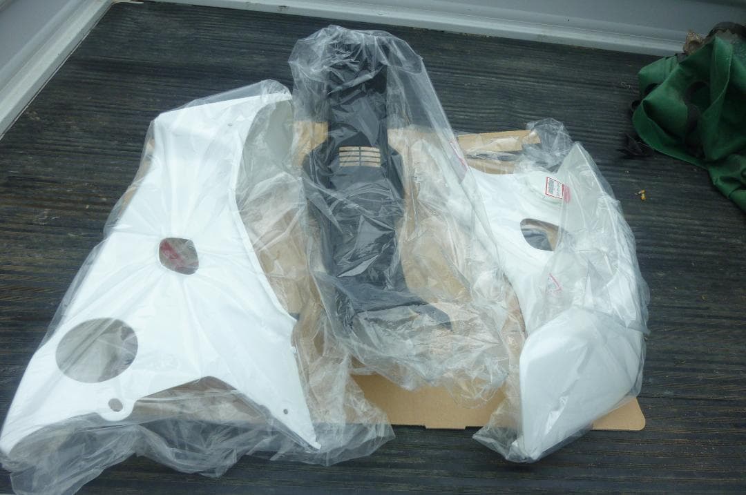 HA06 スーパーカブ100カスタム用レッグシールドセットを出品