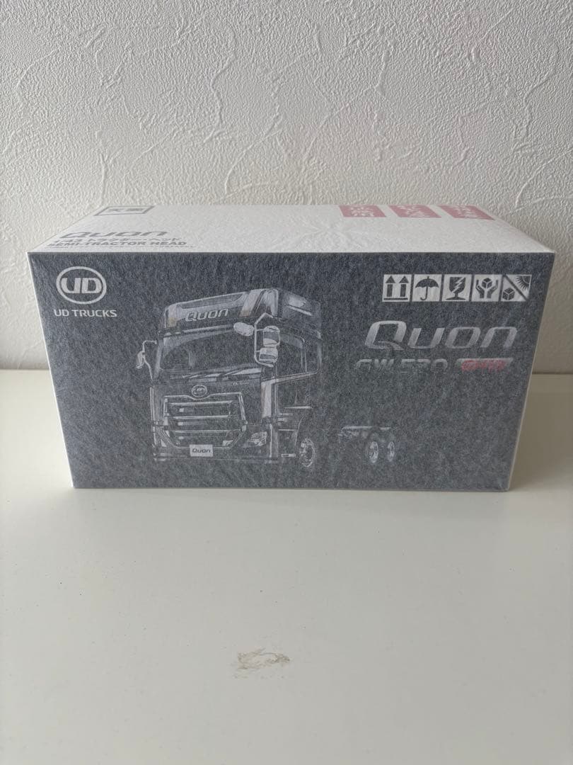 UD TRUCKS Quon 1/43 セミトラクターヘッド Amazon | 京商オリジナル 1/43 UD Quon GW 6 x 4 トラクター ホワイト