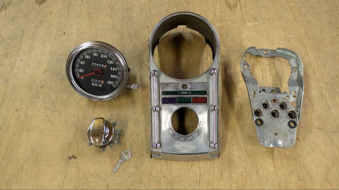 ☆ショベルヘッドパーツT　メーター＆メーターダッシュ（鍵付き）☆ Yahoo!オークション -「ハーレー メーターダッシュ」(メーター