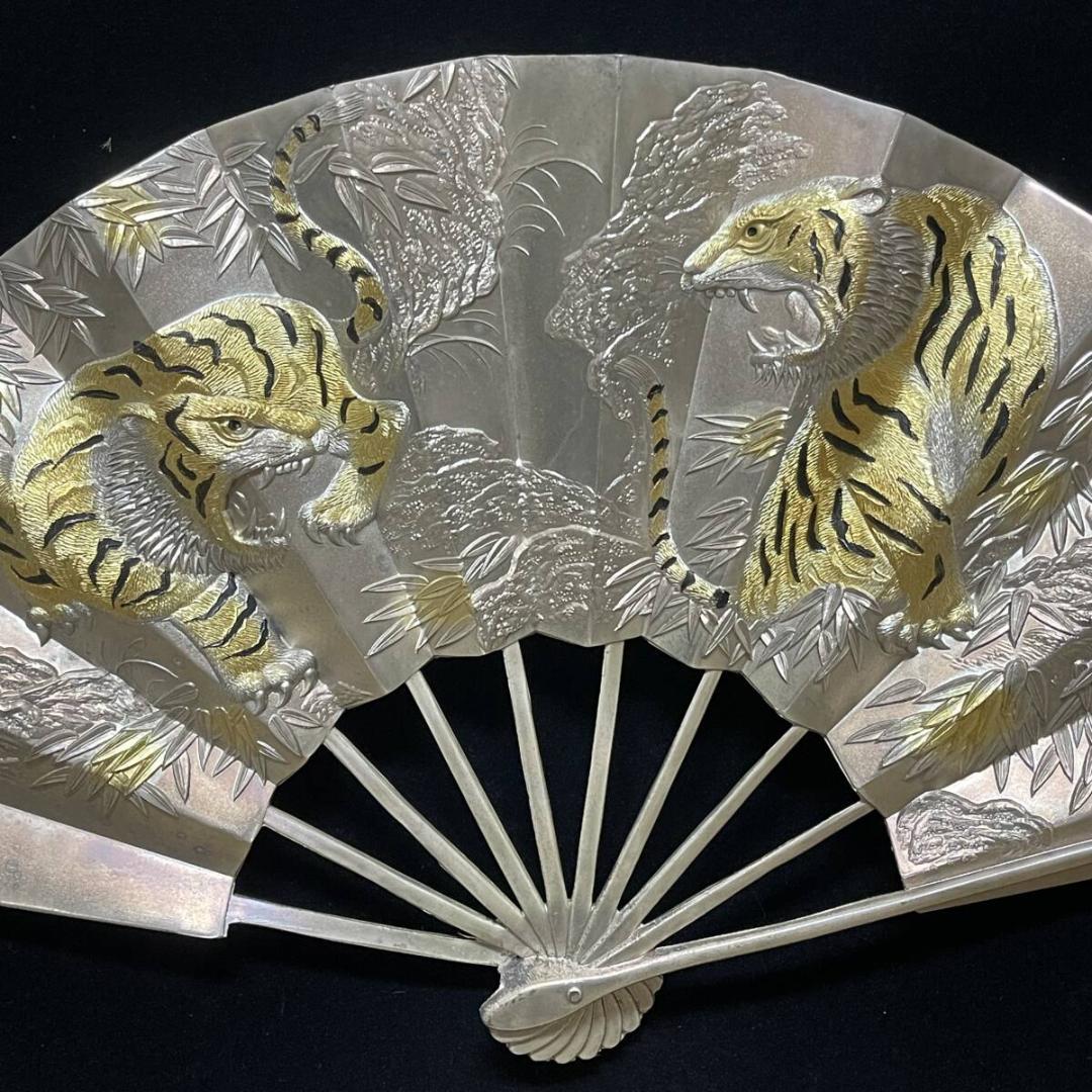 松庵作 純金純銀 扇子 ガラス額 虎 寅 額サイズ51×60.5m 美術品 - メルカリ