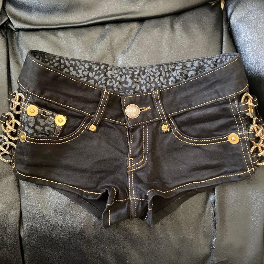 d.i.a. 元祖平成ギャル ブラックヒョウ柄ショーパン - メルカリ