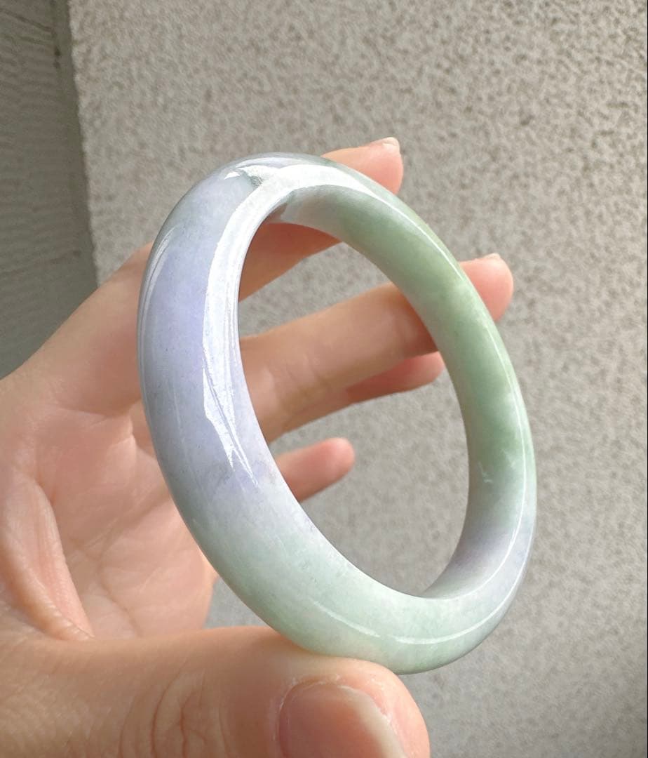 紫と薄いグリーンのグラデーション翡翠ヒスイバングル - メルカリ