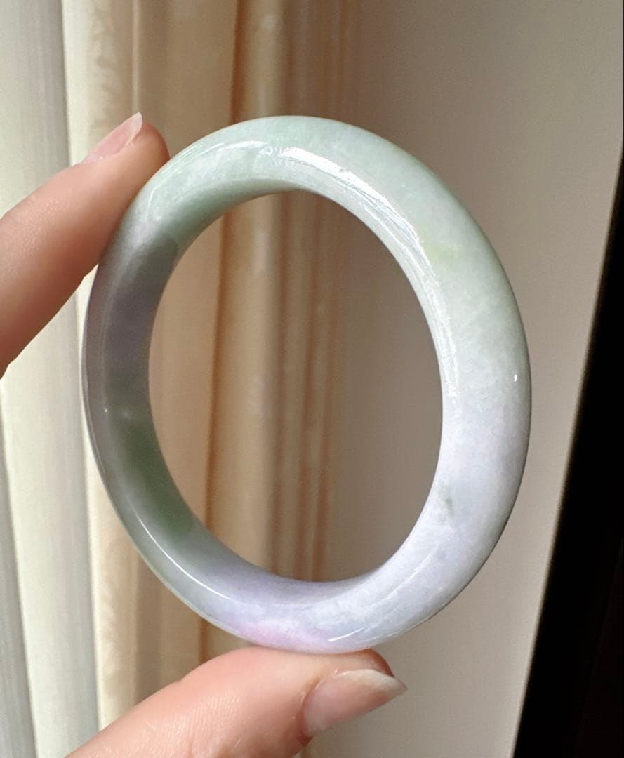 紫と薄いグリーンのグラデーション翡翠ヒスイバングル - メルカリ
