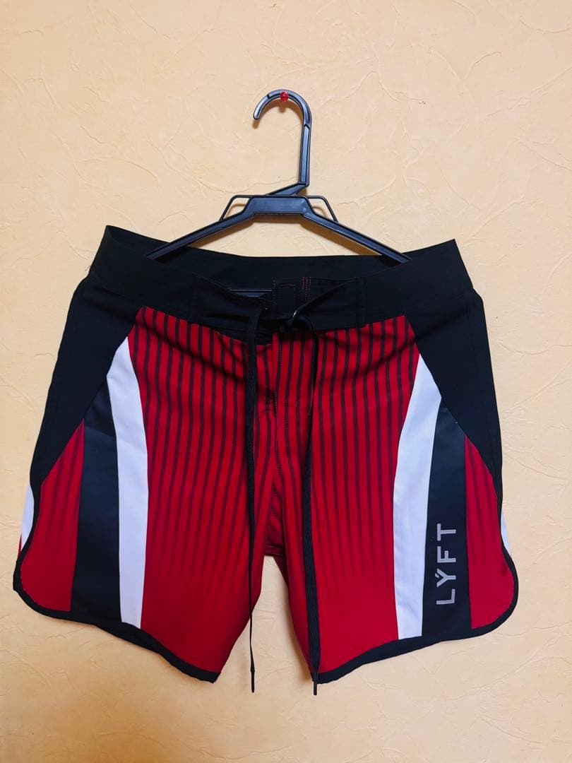 【公式販売　売り切れ】LYFT ストライプ ショートパンツ Sサイズ 赤黒 LÝFT × WIND AND SEA Sweat Shorts - Black