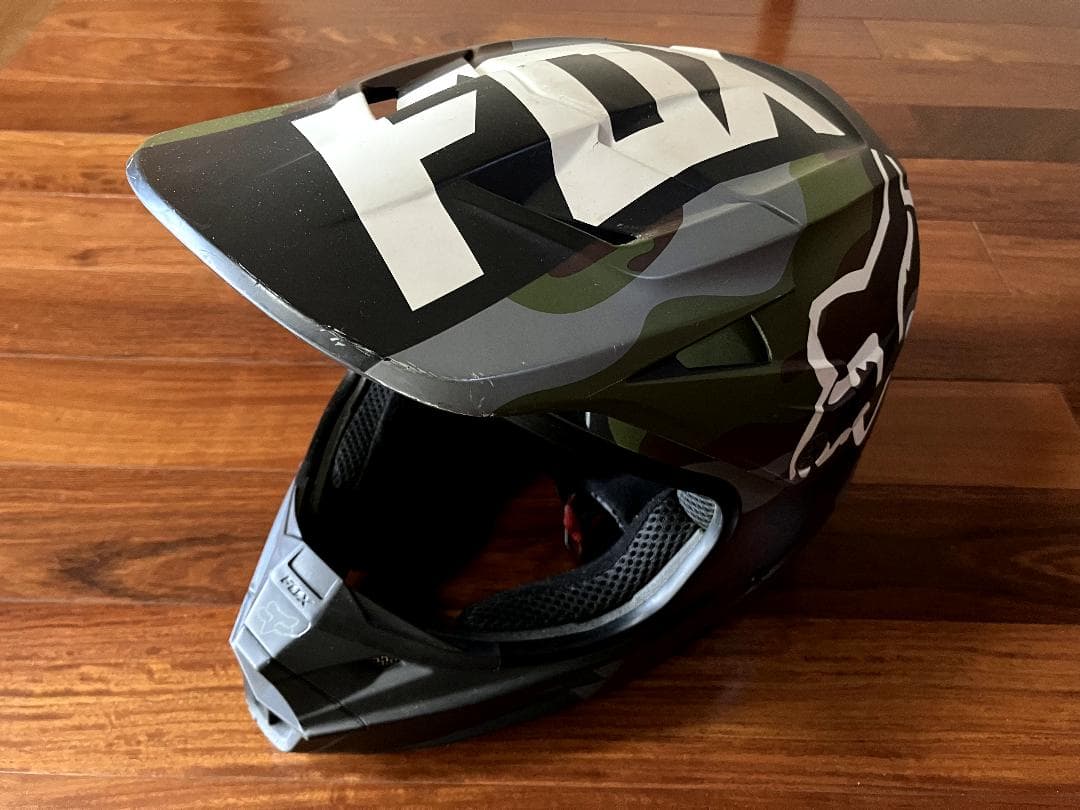 FOX オフロードヘルメット V1 camo Lサイズ FOX V1ヘルメットを3世代の進化を振り返りつつインプレッションして