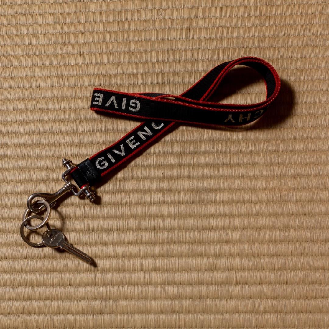 GIVENCHY ロゴ入りキーホルダー 新品・未使用 GIVENCHY ジバンシー キーホルダー｜Yahoo!フリマ（旧