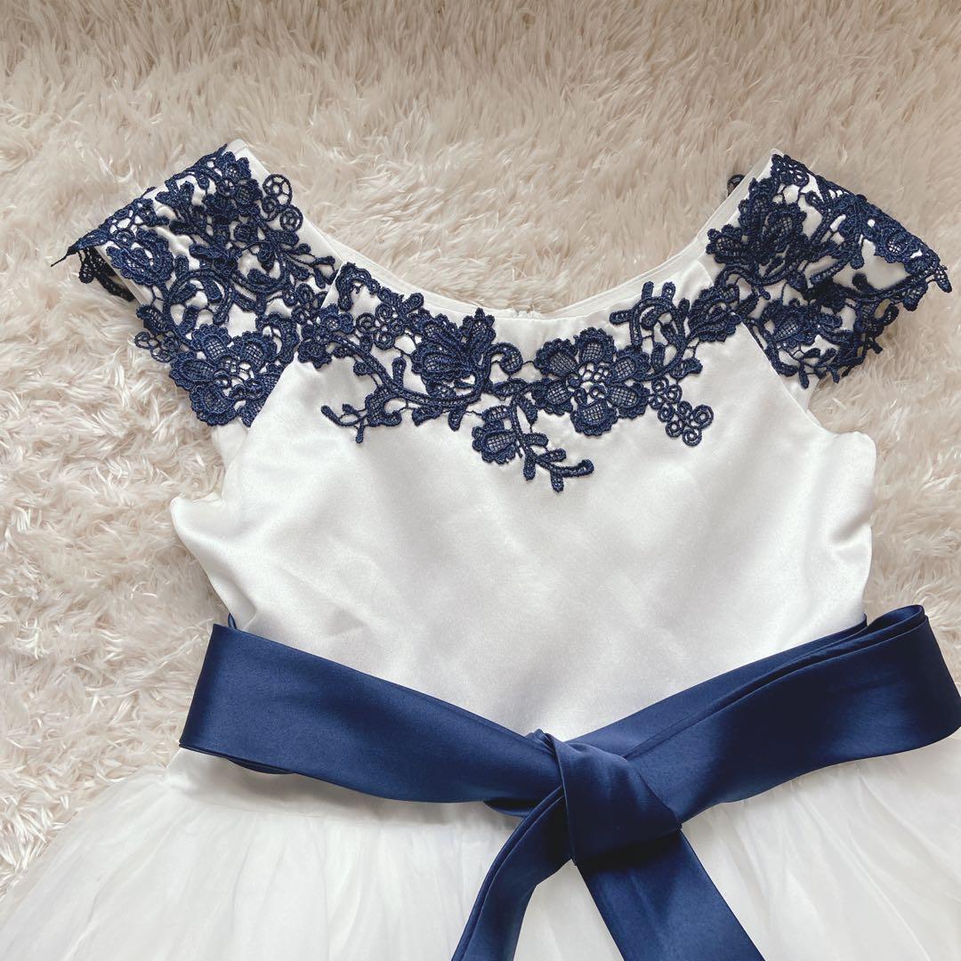 美品 キッズドレス 140 ステージドレス リボン 発表会 白紺 花柄刺繍