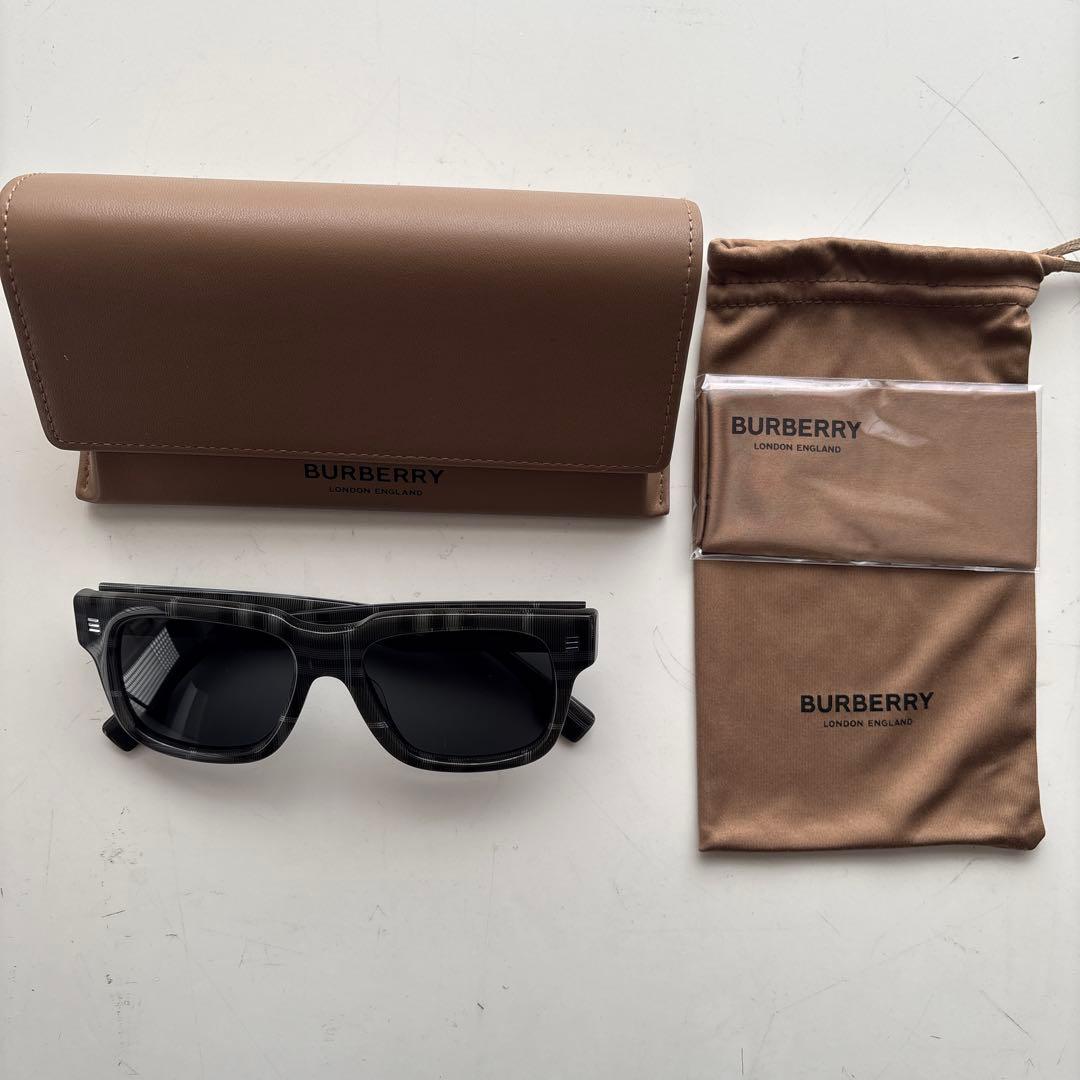 未使用品　Burberryチェック柄サングラス/バーバリー BURBERRY（バーバリー） サングラス B 4335 レディース スクエア型