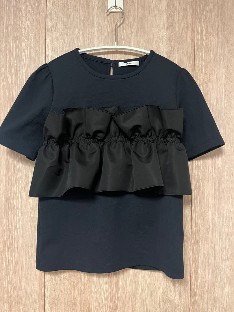 ルネ rene 2025新作　フロントフリルTシャツ ルネ rene 2025新作 フロントフリルTシャツ