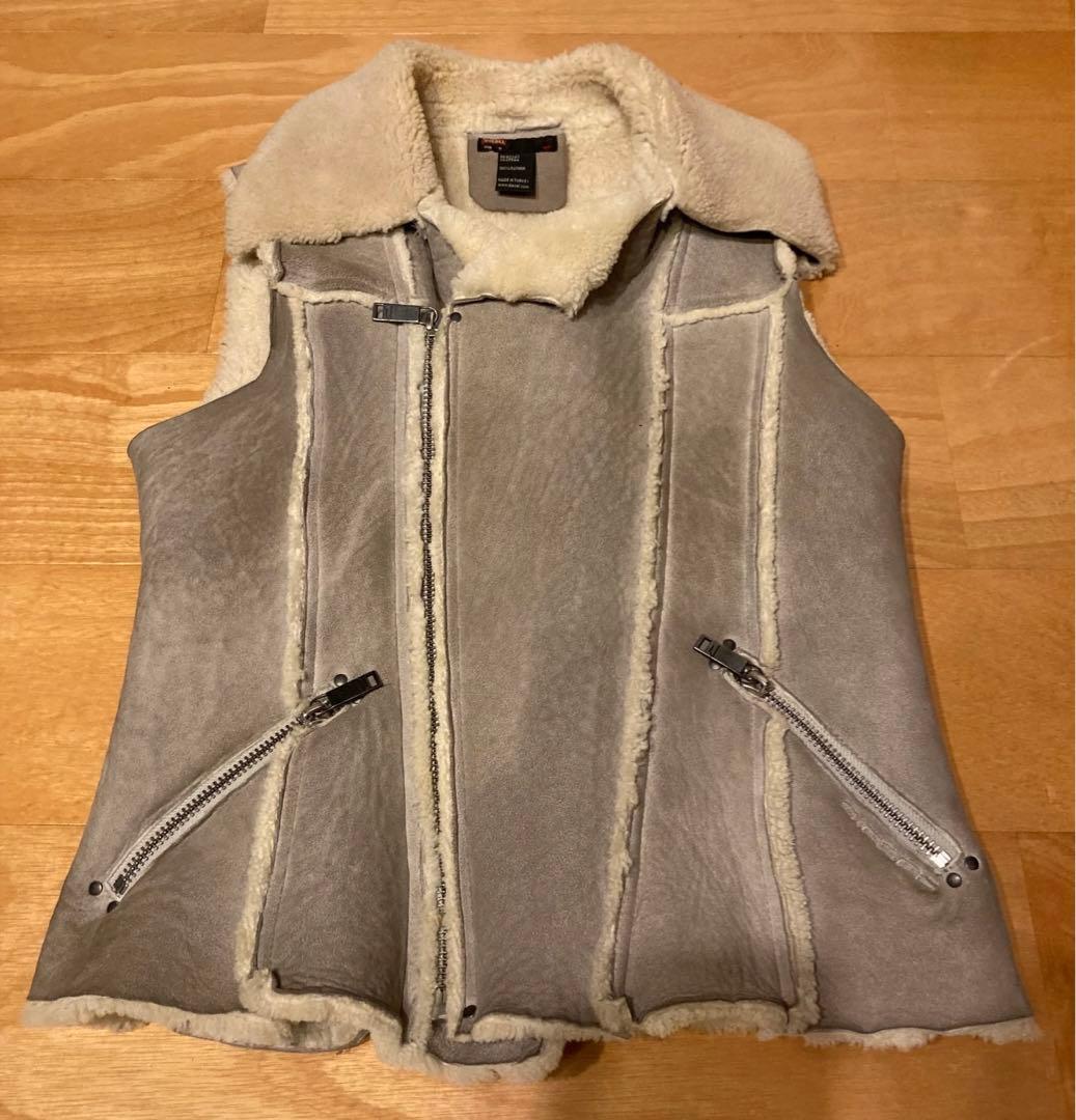 【ディーゼル】羊革リアルムートンベスト　M ライトグレー 新品セレブレザー celebleather 新品 セレブレザー 本革 毛皮 羊皮