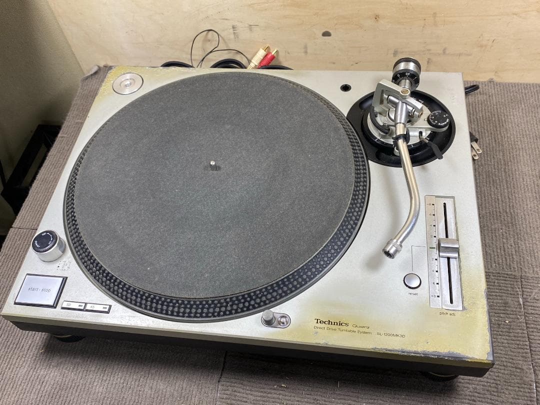 02 technics SL-1200mk3D ターンテーブル 中古品のTechnicsのターンテーブル、SL-1200MK3(ブラック)のご紹介です。