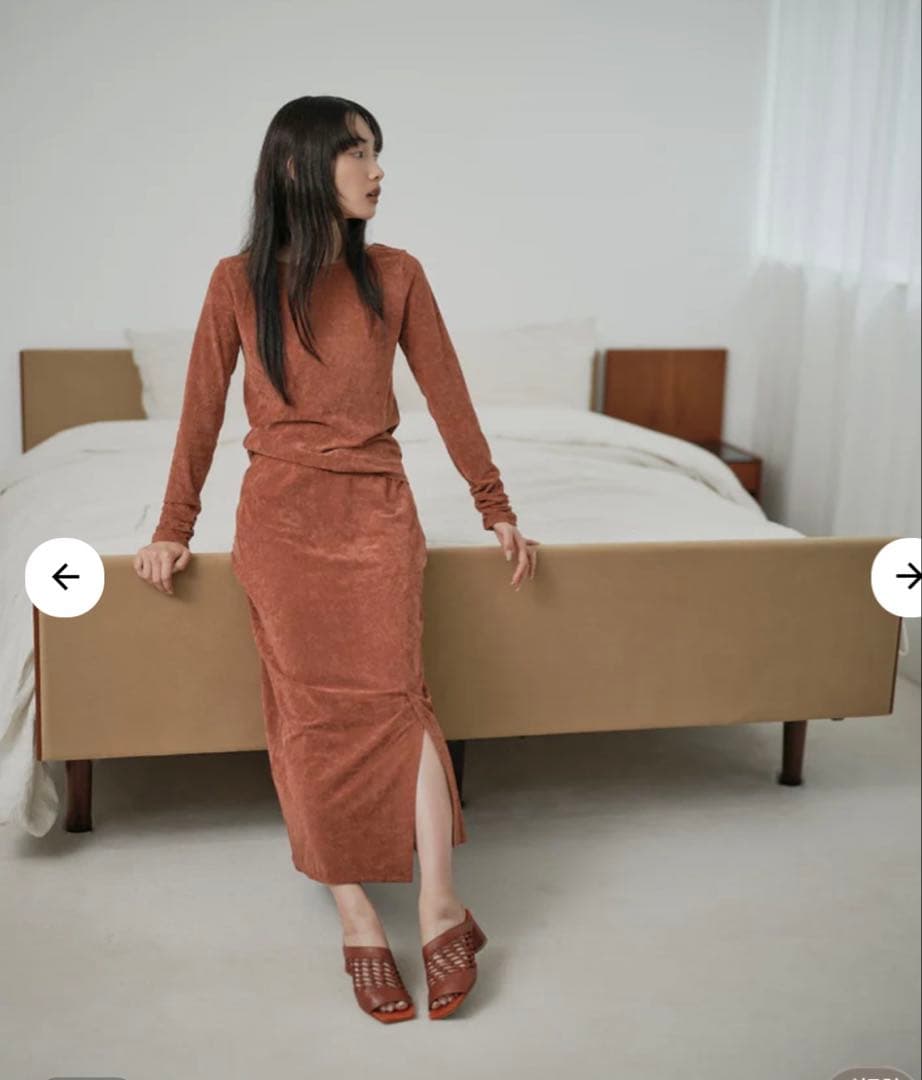 【美品】 STRATA エストラータ トリアセベロアナロースカート＆トップス STRATA(エストラータ)｜トリアセベロアナロースカート/アイボリー の