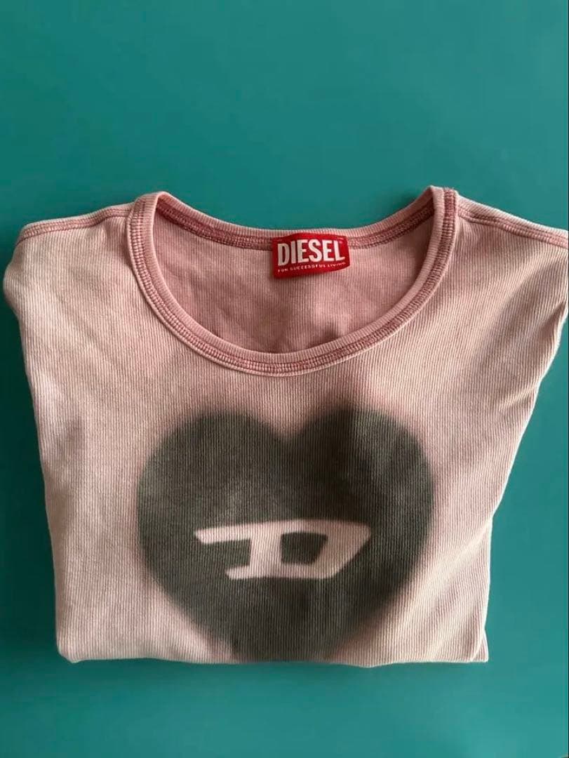 DIESEL ピンク ハートロゴ 半袖Tシャツ DIESEL ピンク ハートロゴ Tシャツ - メルカリ