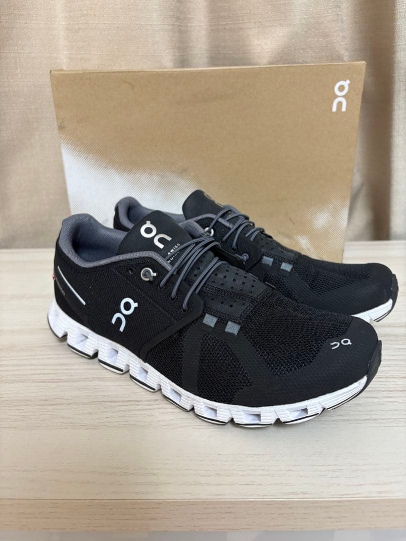 靴 On Cloud Black | White 26.5cm