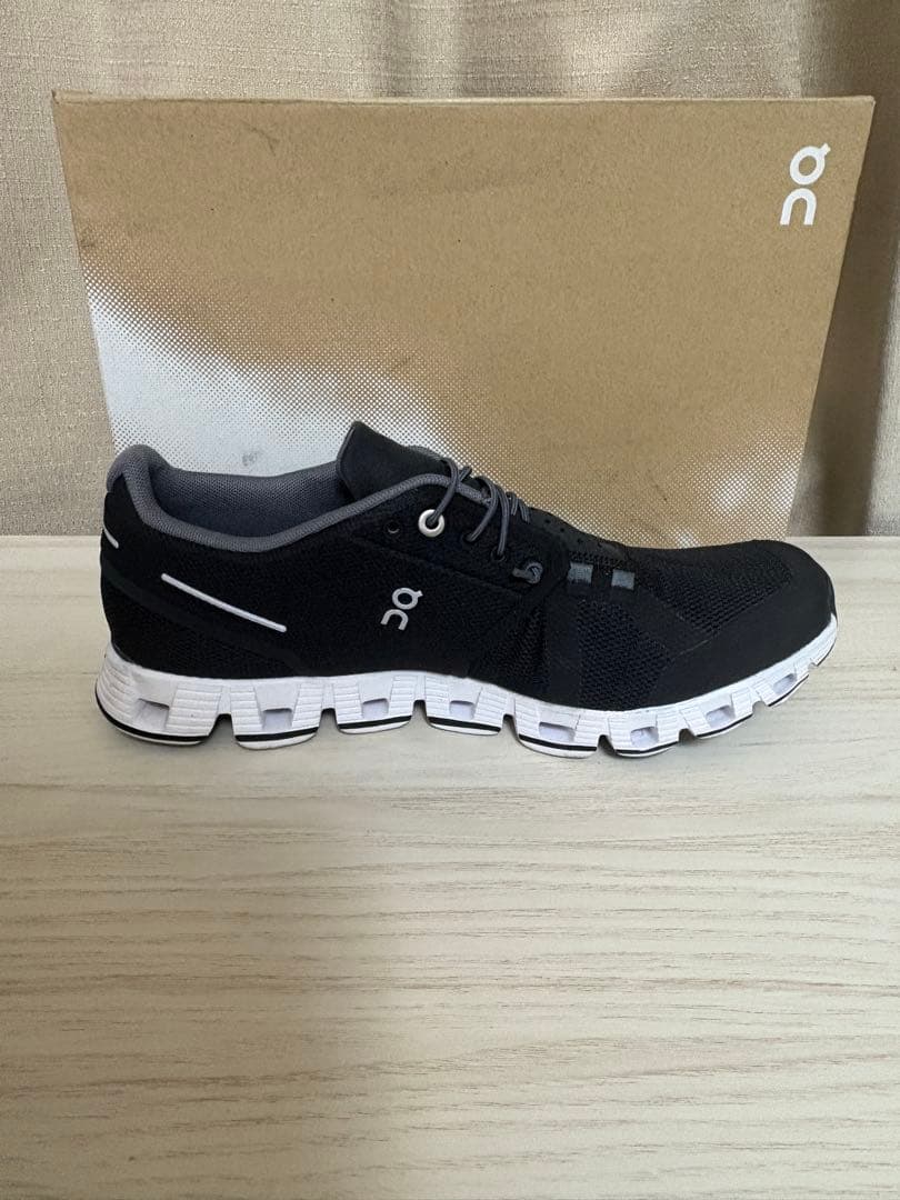 靴 On Cloud Black | White 26.5cm