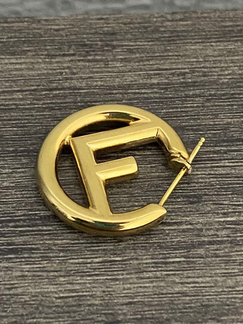 FENDI 片耳 ピアス - メルカリ