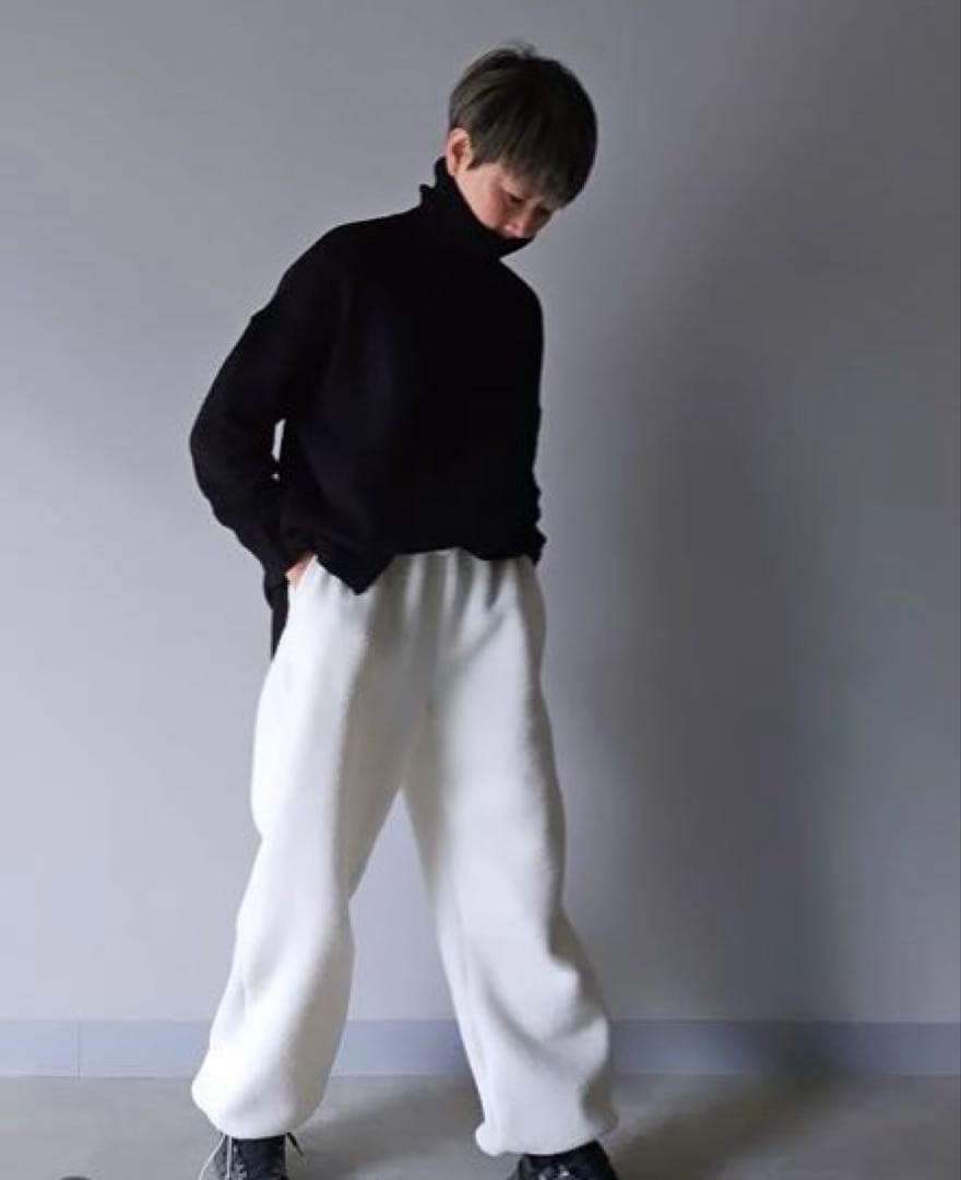 HAILEE 完売商品 モコパンツ ホワイト - メルカリ