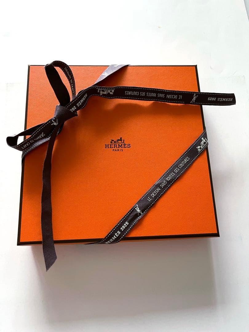 新品＊贈答用にもHERMES エルメス カレ・タオル 《ヴィス・ヴェルサ》ブルー