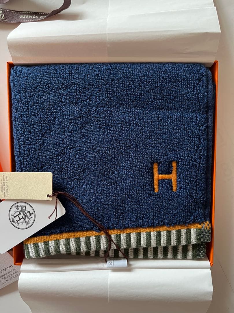 新品＊贈答用にもHERMES エルメス カレ・タオル 《ヴィス・ヴェルサ》ブルー