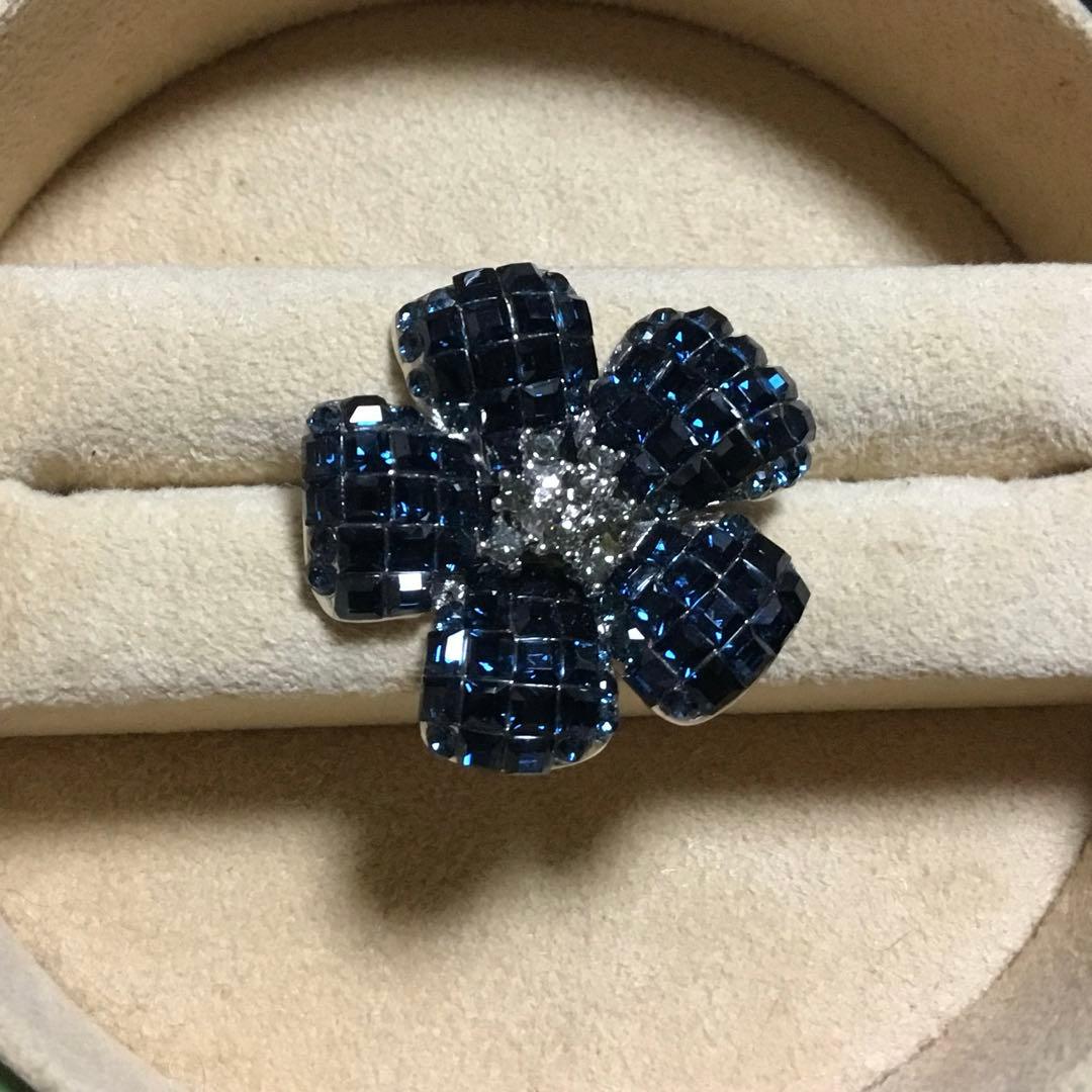 在庫一掃セール中！FOXEY 定番FLEUR お花のブローチ ネイビー 在庫一掃セール中！FOXEY 定番FLEUR お花のブローチ ネイビー