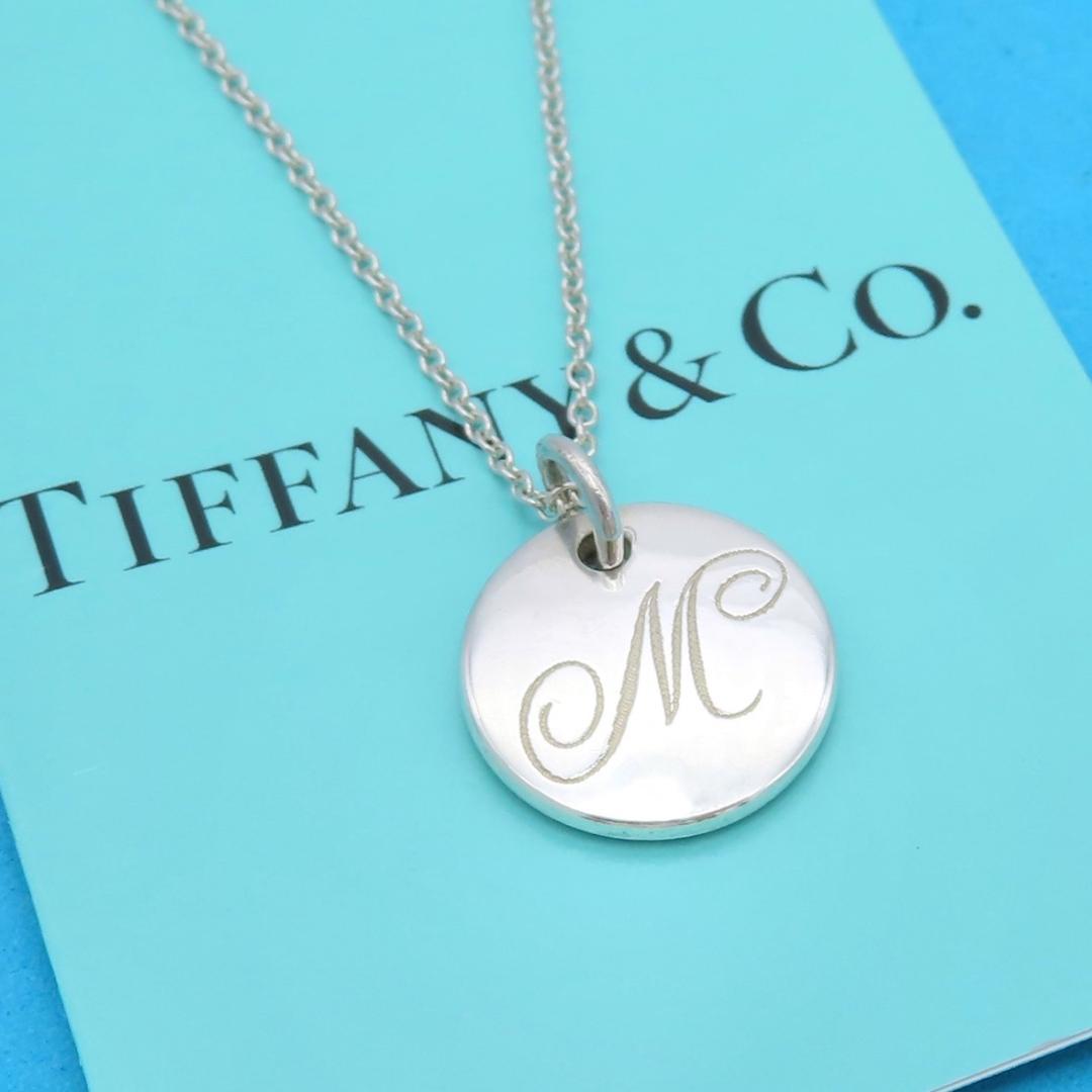 ティファニー イニシャル M ラウンド プレート ネックレス レター