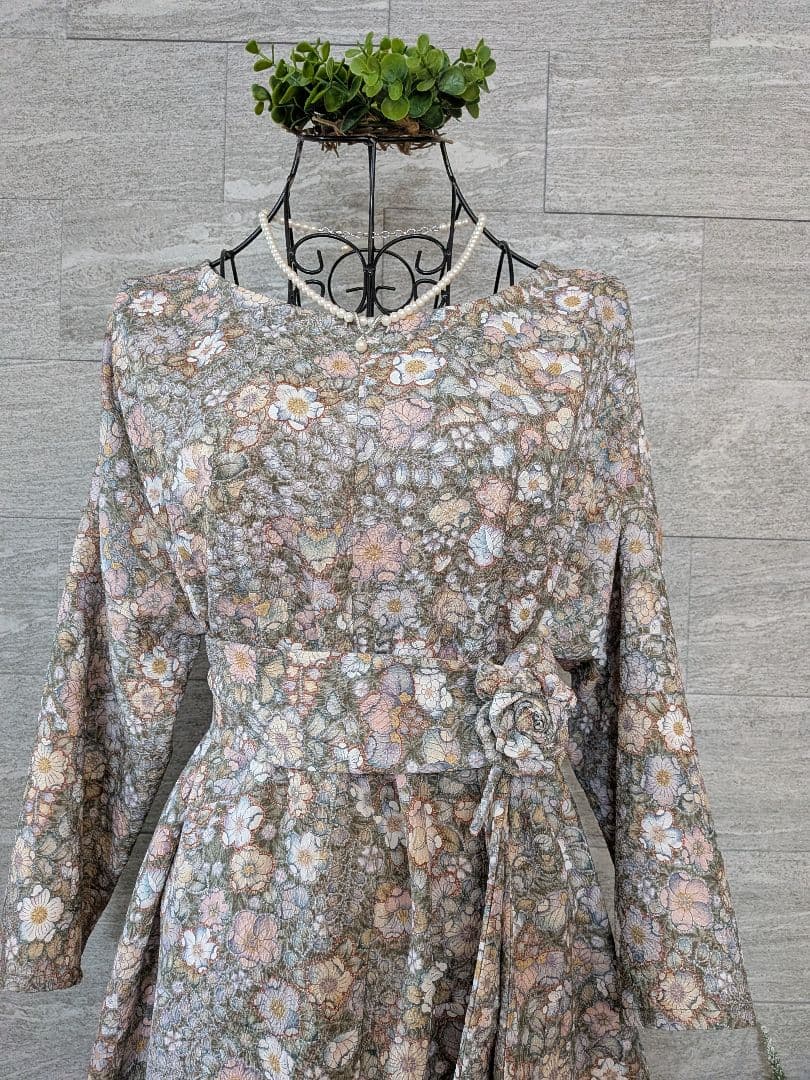 A271着物リメイク辻が花柄Aラインワンピース☆リボン・ブローチ - メルカリ