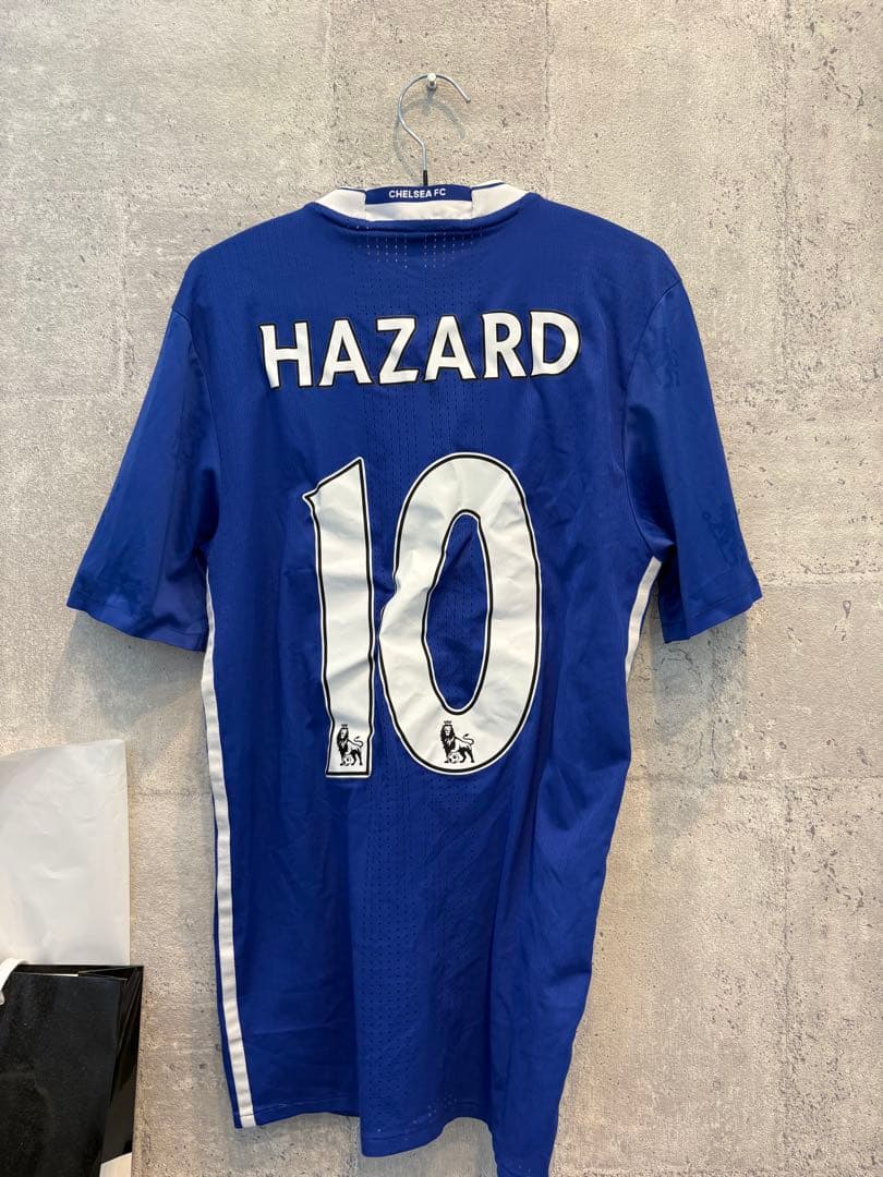 チェルシー ユニホーム アザール アザールがチェルシーの新ユニ発表に登場で一部ファンは残留を確信