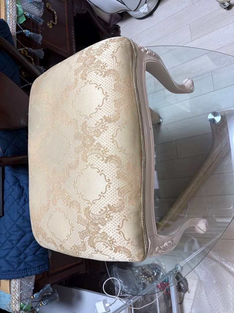 クロシオ フランシスカ スツール ホワイト 手彫り 猫足 アンティーク調 クロシオ フランシスカ スツール ホワイト 手彫り 猫足 アンティーク調