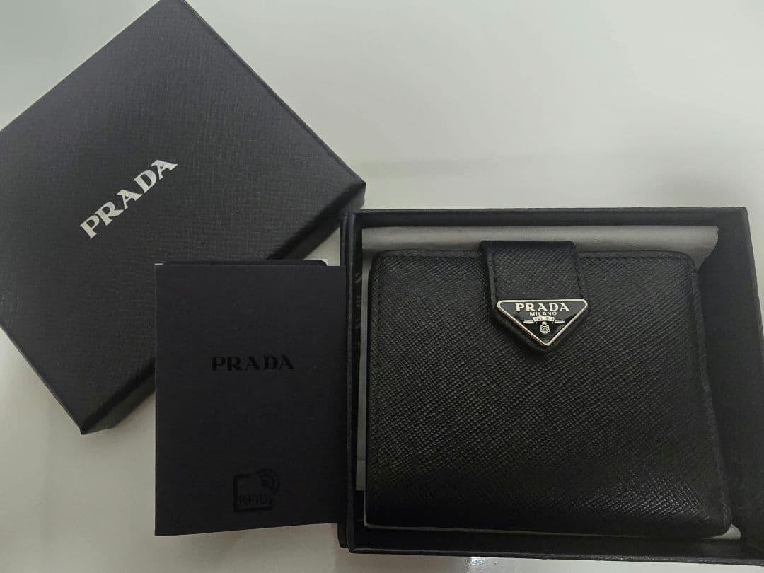 PRADA サフィアーノ コンパクトウォレット PRADA（プラダ） 財布 2つ折り財布 サフィアーノレザー コンパクト