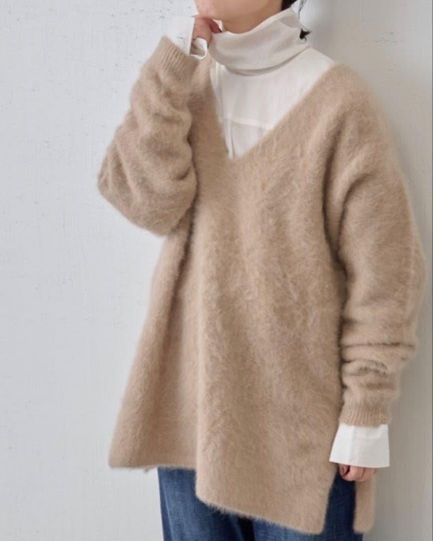 極美品】BEARDSLEY カシミヤ混FOX Vネックニット ベージュ - メルカリ