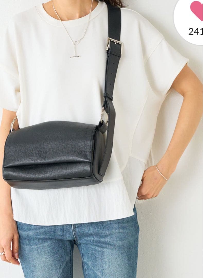 ビアズリー《ベルト付替え可》レザーボディバッグ新品未使用ブラック