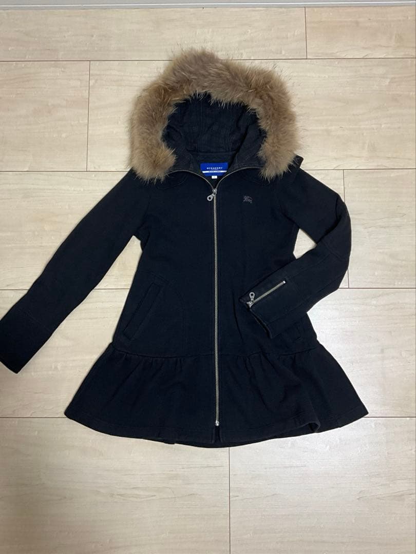 【BURBERRY BLUELABEL】リアルファー付ブラックフレアパーカー M 美品】バーバリーブルーレーベル パーカー ファー ブラック ユニクロ